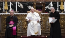 “교황청, 재정 적자 메우기 위해 빈자 위한 기부금 사용”