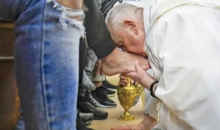 올해도 교도소 수감자 발씻김 의식 치른 프란치스코 교황