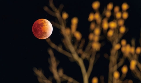 정월대보름 밤하늘을 물들인 개기월식