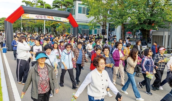 걷고, 찾고, 웃으며 만난 가을