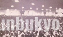 사진전시실에 전시된 1960년의 오만제단 예배 광경