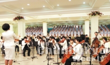 장주현 관장이 직접 편곡하고 지휘하는 전국 여학생 합창단 무대