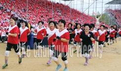 경기를 이기고 기뻐하는 스피드 특급 열차 선수들