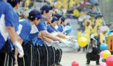 70대 이상 연령의 선수와 새교인이 함께하는 통통 바운스 경기